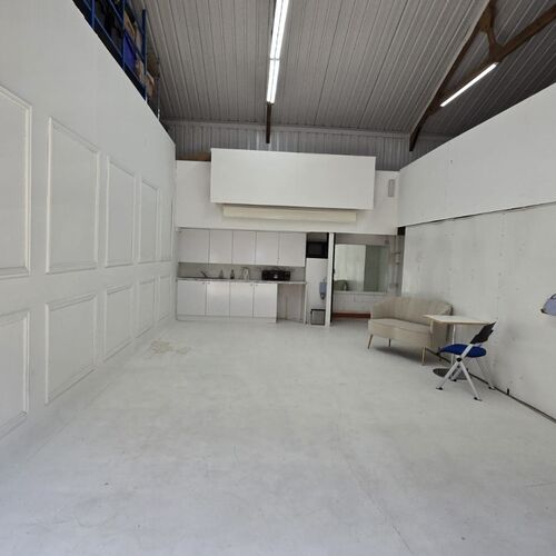 Warehouse / Storage Unit (1,109 sq ft)