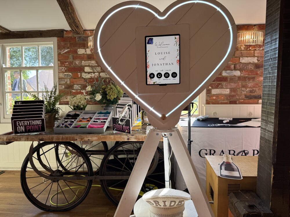 Sopley Mill Wedding | Louise &amp; Jonathan | Pic Me Photo Booths
