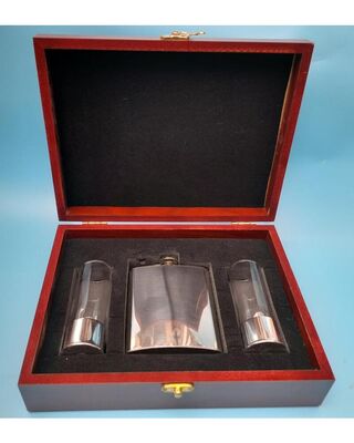 Wooden Gift boxed 7oz Polished flask & Silver anodized shot glasses