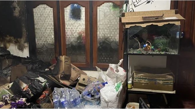 ஊடகவியலாளாின் வீட்டின் மீது அதிகாலை வேளையில் தாக்குதல்