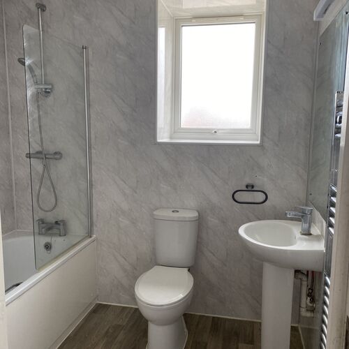 QUEENSWAY, BLETCHLEY - 1 BEDROOM