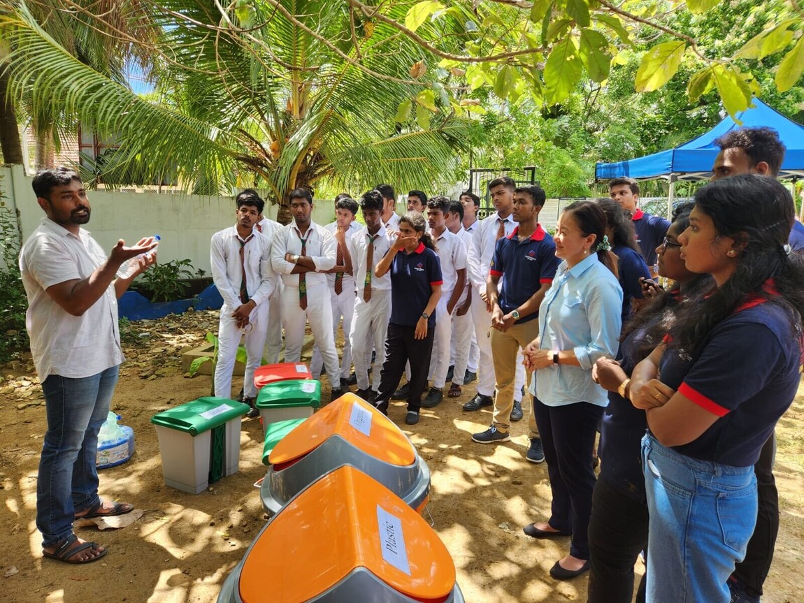 இலங்கைக்கான அமெரிக்கத் தூதுவர் ஜூலி சங் யாழ்ப்பாண மாவட்டத்துக்கு விஜயம் 