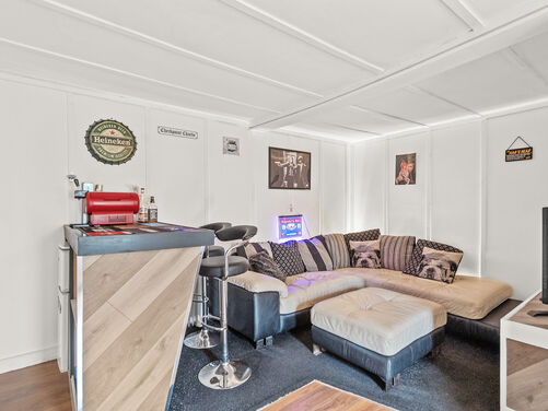 Auld Kirk Road, Tullibody, FK10 2TG