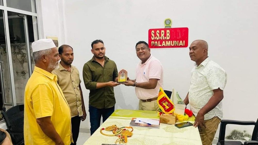 பாலமுனை மரண உபகார நிலையத்துக்கு விஜயம் செய்தார் முன்னாள் முதல்வர்