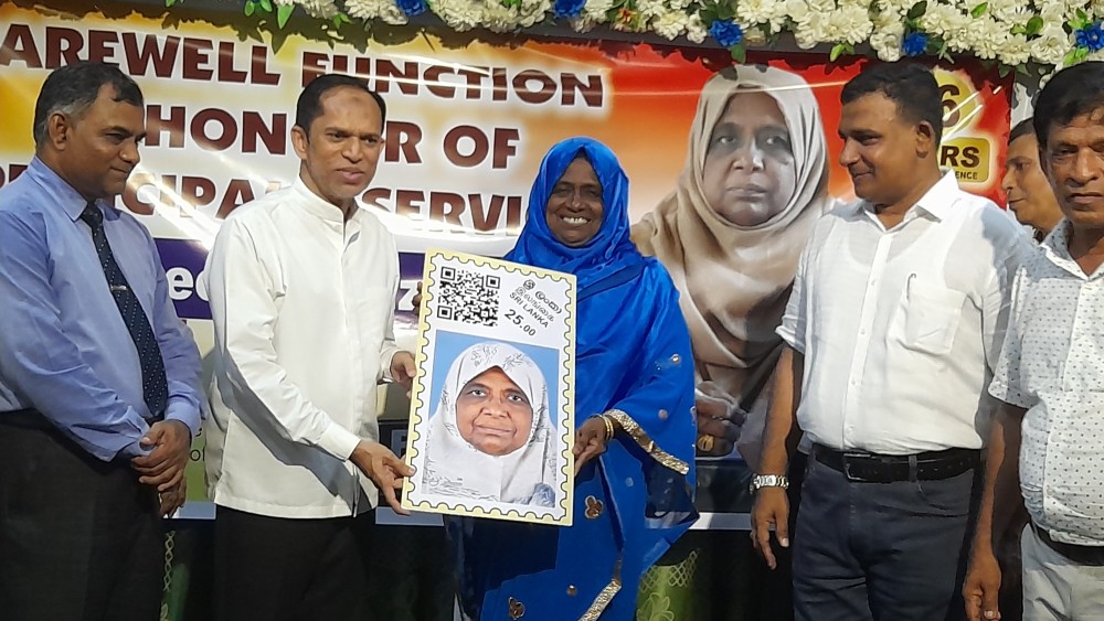 விழா நாயகிக்கு பாராட்டிக் கௌரவிப்பு