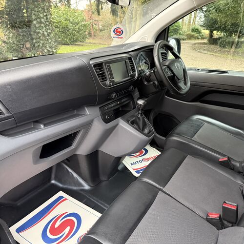 2018 Toyota Proace Camper Van 1.6TD - Urban Campers