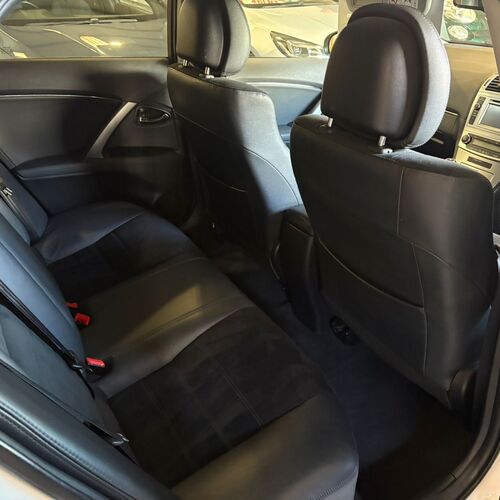 2015 (15) TOYOTA AVENSIS TOURER 2.0 D-4D DIESEL BUSISNESS EDITION 5 DOOR ESTATE 