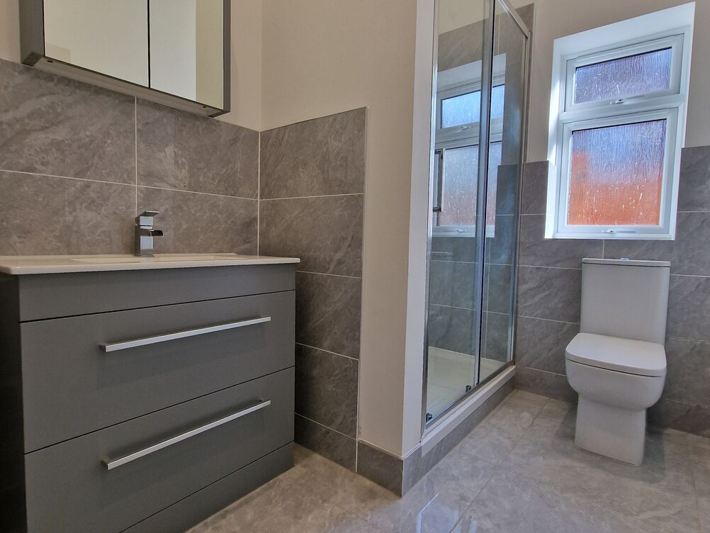 Office conversion to 5x1 bedroom flats 