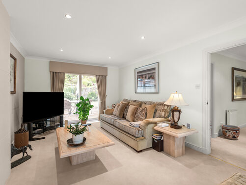 Sneddon Place, Airth, FK2 8GH