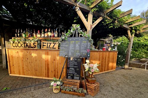 Gallery | Jolly Hucksters Mobile Bar Company | mobile bar Hertfordshire/mobile bar Buckinghamshire/mobile bar Hertfordshire/Wedding bar Buckinghamshire | wedding bar Hertfordshire | Real ale events bar /corporate events Hertfordshire/party bars Buckinghamshire/charity event bars