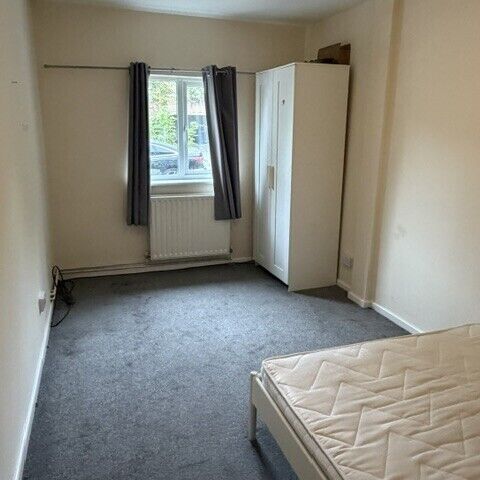 CONNIBURROW - ROOM RENTAL