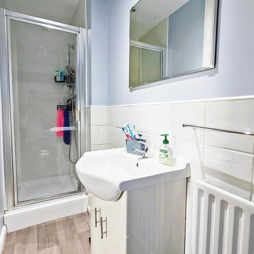 3 BEDROOM Mid Terrace For Sale