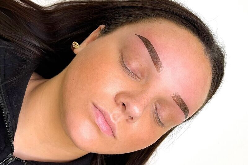 Ombré Brows / Microblading