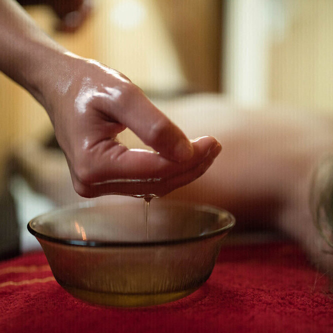 Abhyanga Massage