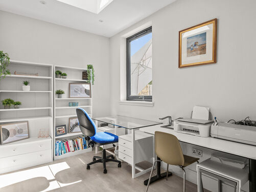 Macgregor Place, Larbert, FK2 8RJ