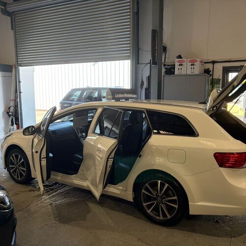 2015 (15) TOYOTA AVENSIS TOURER 2.0 D-4D DIESEL BUSISNESS EDITION 5 DOOR ESTATE 