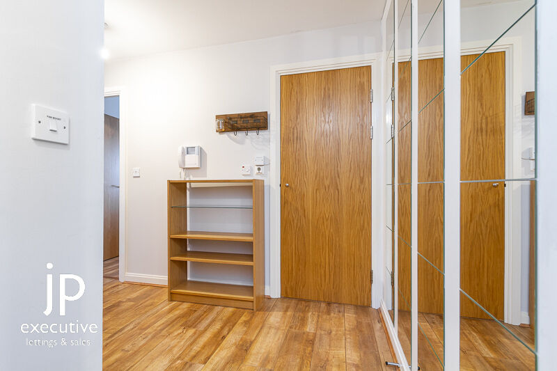 CENTURY WHARF CARDIFF BAY FURNISHED ONE BEDROOM APARTMENT WITH BALCONY