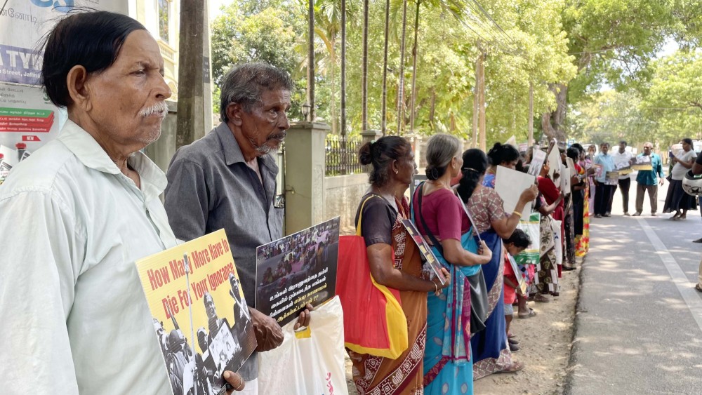 காணாமல் ஆக்கப்பட்டோரின் உறவுகள் யாழில் போராட்டம்