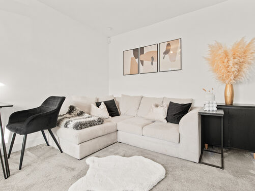 Lorimer Place, Carron, FK2 8DT