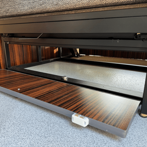 2002 Mazda Bongo Special 2.5V6 Auto 4 Berth