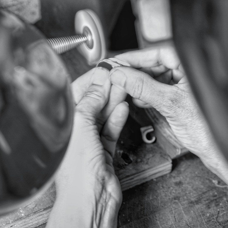 About | Gypsy Jeweller | One to one jewellery tuition |  Learn enamelling and stone setting | Unique handcrafted jewellery