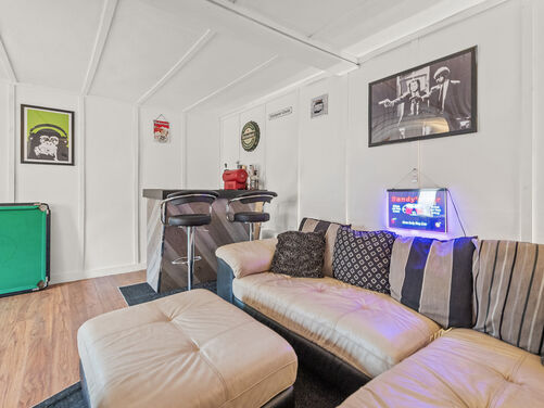 Auld Kirk Road, Tullibody, FK10 2TG