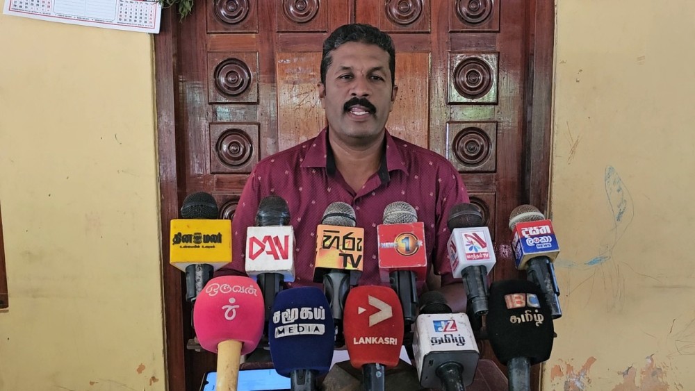 படகின் இயந்திர கோளாறால் இந்தியாவில் கரையொதுங்கிய இலங்கை மீனவர்கள்