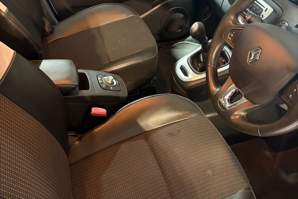 RENAULT SCENIC 1.5 dCi DYNAMIQUE TOMTOM
