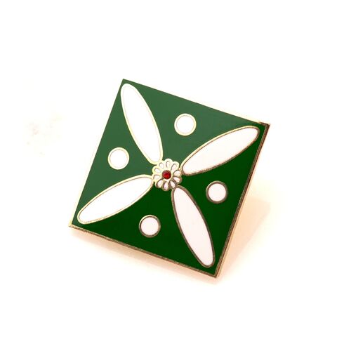 Badge. The Persian Cross. White on Green with 1 Central Red Stone.