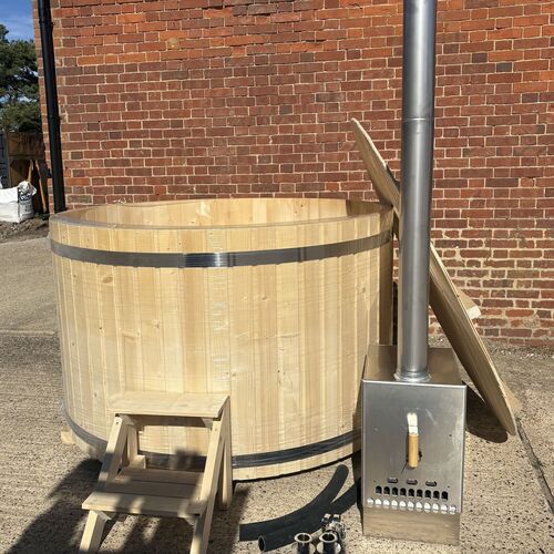 Wooden hot tub - 6ft round