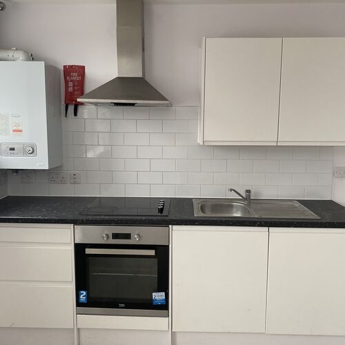 QUEENSWAY, BLETCHLEY - 1 BEDROOM