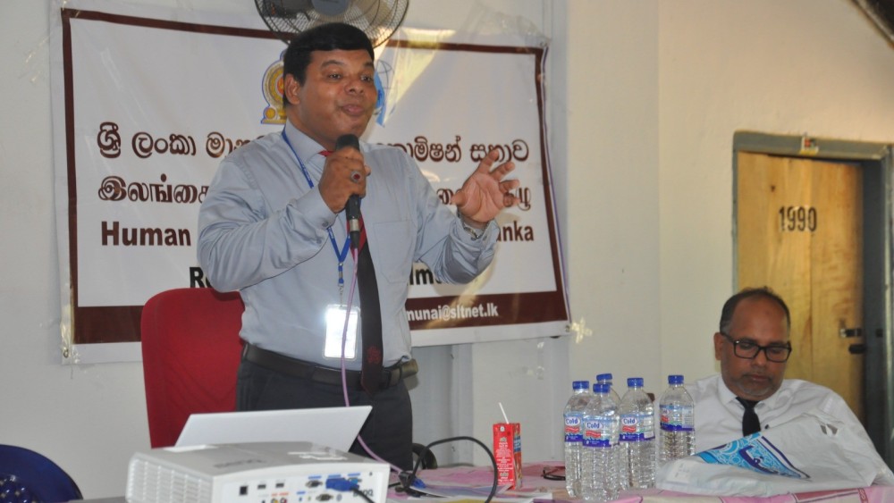 பொதுமக்களை சித்திரவதைக்குள்ளாக்கக்கூடாது