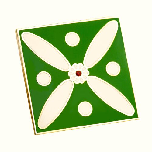 Badge. The Persian Cross. White on Green with 1 Central Red Stone.