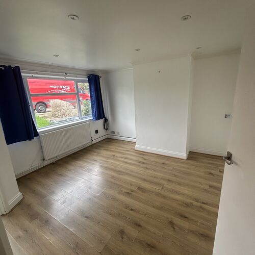 WEST BLETCHLEY - 2 BEDROOM HOUSE with GARDEN