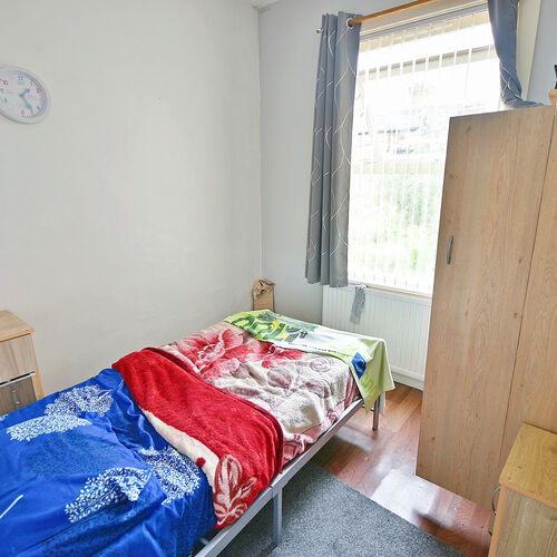 3 Bed Mid-Terrace For Rent