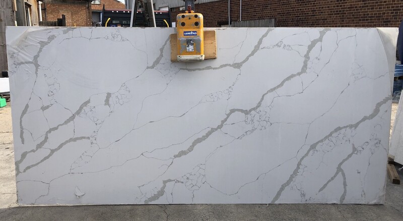  IStone Calcatta Gold