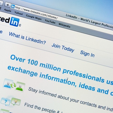 How to write a compelling LinkedIn headline that attracts recruiters