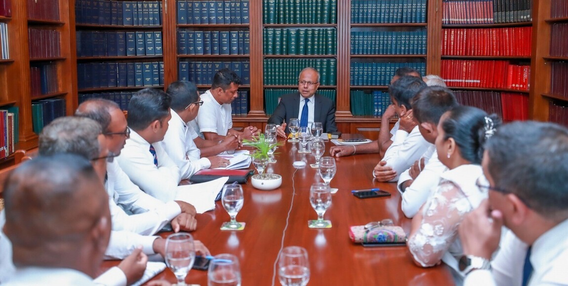 கிராம சேவகரின் சேவையிலுள்ள பிரச்சினைகளின் மேல் அரசாங்கத்தின் கவனம் 