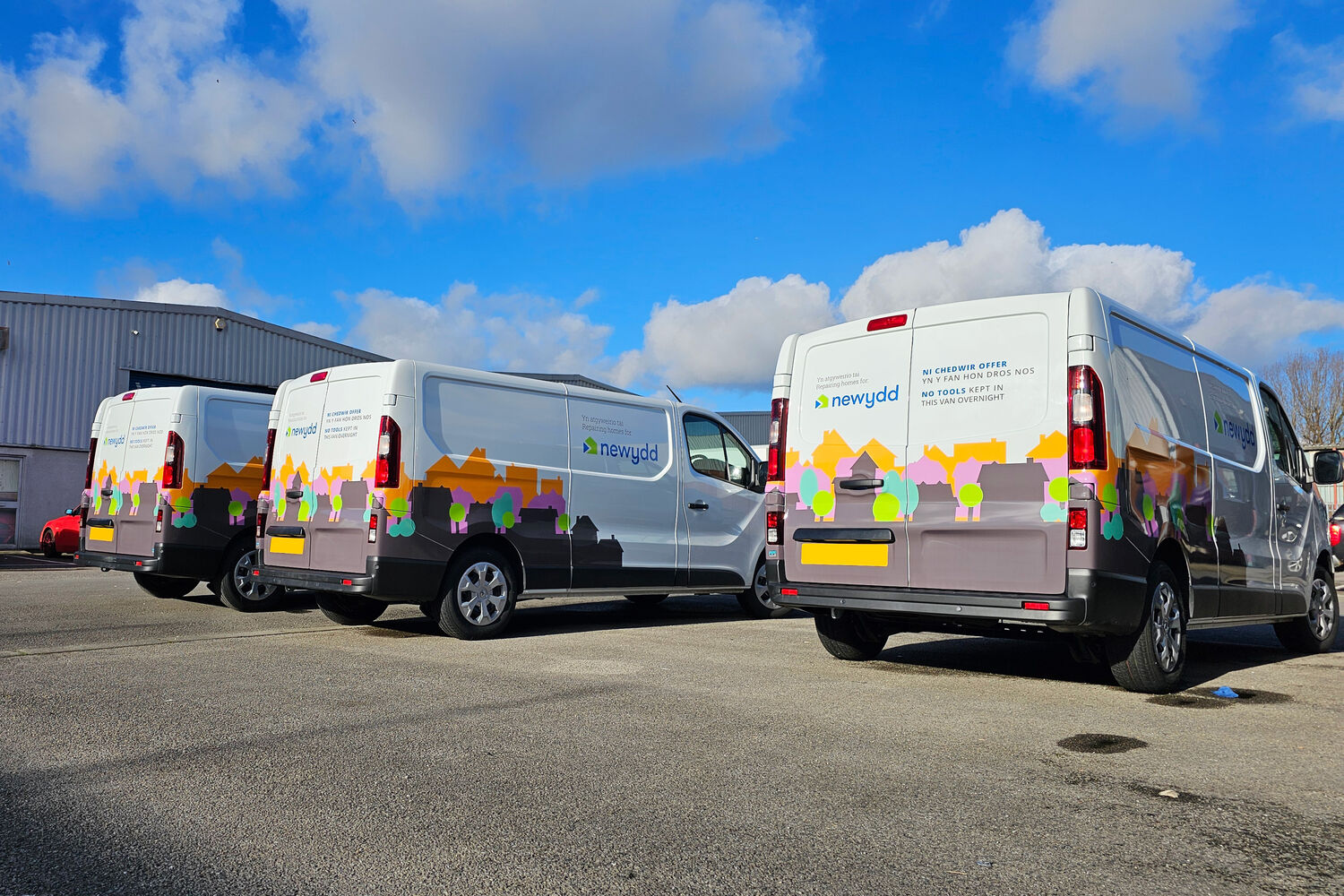 Newydd - 4x Renault Trafic