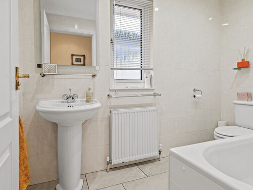 Sneddon Place, Airth, FK2 8GH