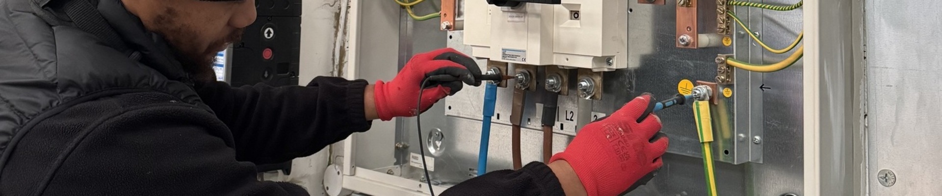 About us | Innovative Energy Systems Ltd | Emergency electrician Woking | Fuse board/Consumer unit replacement | Electrician Woking