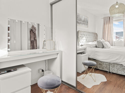 Lorimer Place, Carron, FK2 8DT