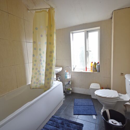 2 BEDROOM Mid Terrace For SALE