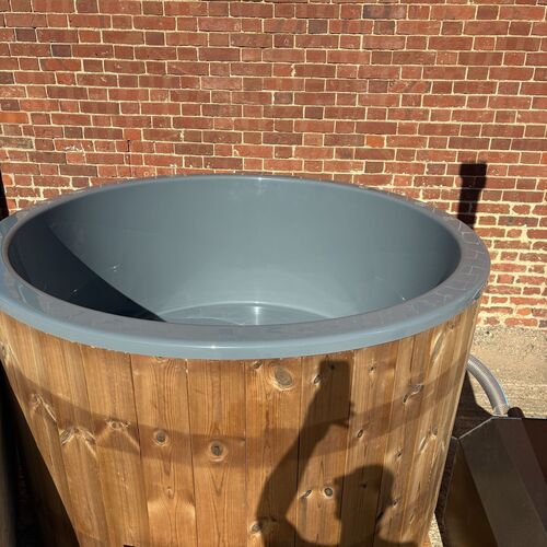 Wooden hot tub - 6ft round
