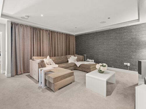 Macgregor Place, Larbert, FK2 8RJ