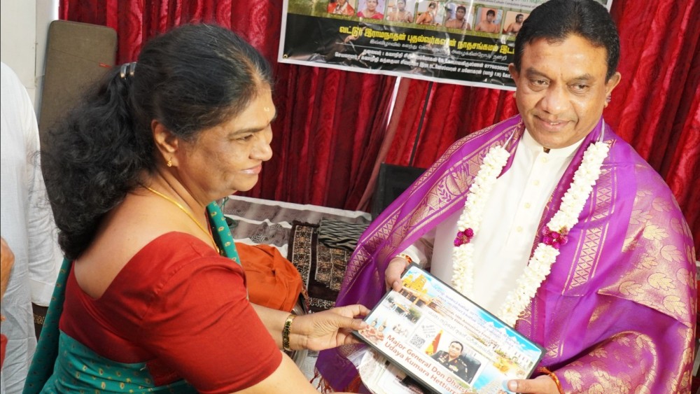 சமூகப் பெரியார்கள் கௌரவிக்கப்பட்டு முத்திரைகள் வெளியிடப்பட்டன