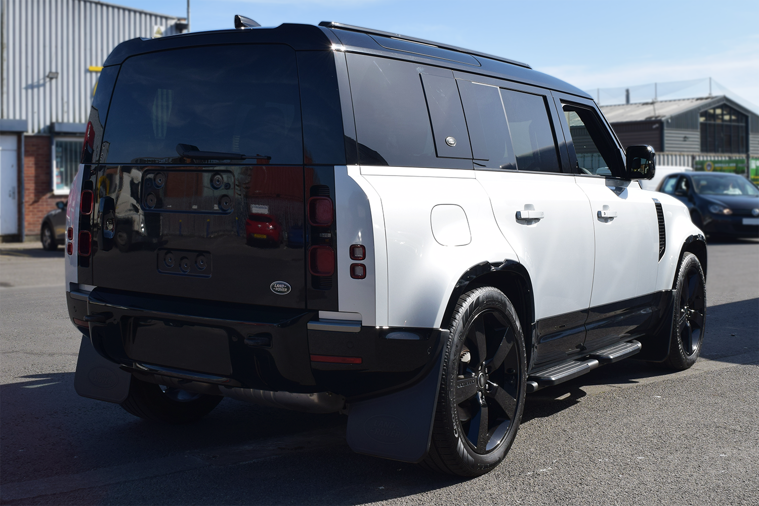 Land Rover Defender 100
