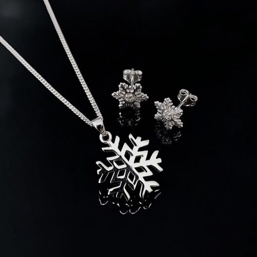 Silver snowflake pendant