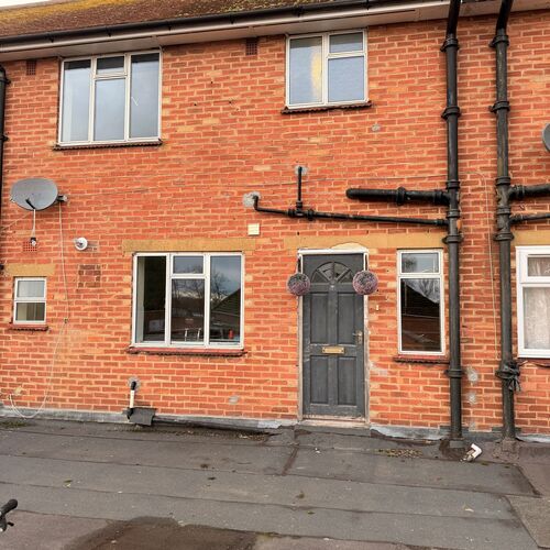 QUEENSWAY, BLETCHLEY - 3 BEDROOM MAISONETTE