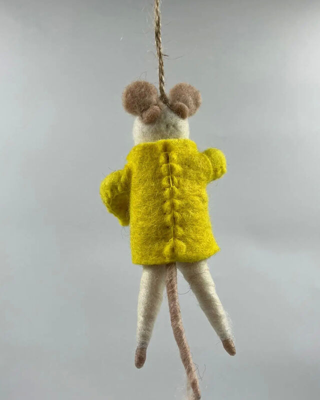 Mouse holding a Bouquet Decoration/Ornaments 